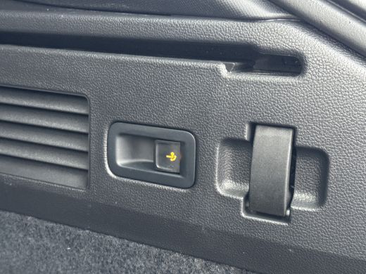 Volkswagen Arteon eHYBRID 218PK DSG R-LINE BUSINESS+ TREKHAAK/360CAMERA/PANORAMADAK ActivLease financial lease