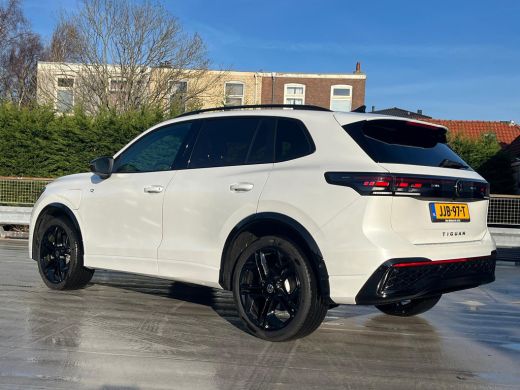 Volkswagen Tiguan R-Line Edition - eHybrid | 'App-Connect' draadloze smartphone integratie | Automatische afstandsr... ActivLease financial lease