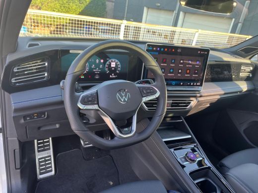 Volkswagen Tiguan R-Line Edition - eHybrid | 'App-Connect' draadloze smartphone integratie | Automatische afstandsr... ActivLease financial lease