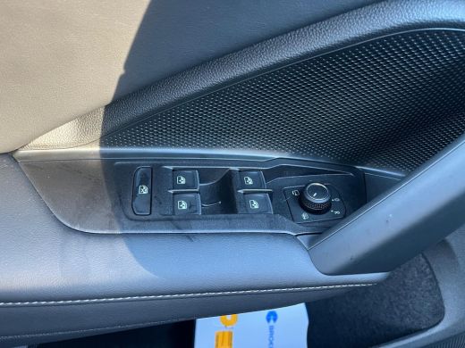 Volkswagen Tiguan R-Line Edition - eHybrid | 'App-Connect' draadloze smartphone integratie | Automatische afstandsr... ActivLease financial lease