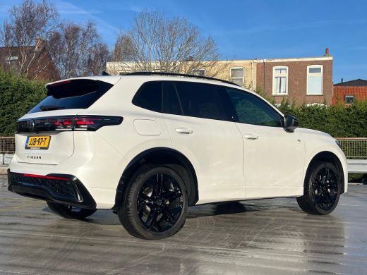 Volkswagen Tiguan R-Line Edition - eHybrid | 'App-Connect' draadloze smartphone integratie | Automatische afstandsr... ActivLease financial lease