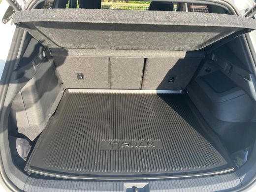 Volkswagen Tiguan R-Line Edition - eHybrid | 'App-Connect' draadloze smartphone integratie | Automatische afstandsr... ActivLease financial lease