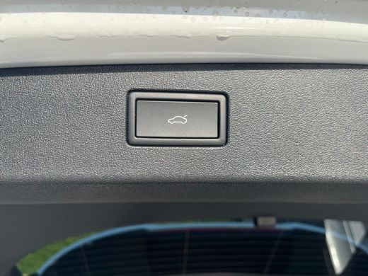 Volkswagen Tiguan R-Line Edition - eHybrid | 'App-Connect' draadloze smartphone integratie | Automatische afstandsr... ActivLease financial lease