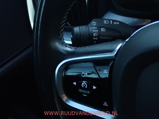 Volvo  V60 2.0 B3 ACC / SPORTLEER / TREKHAAK / PILOT-ASSIST / CAMERA / CARPLAY ActivLease financial lease