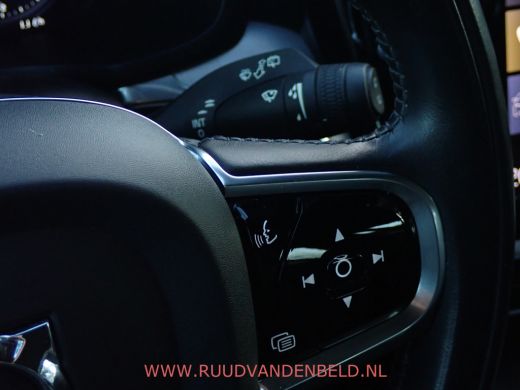 Volvo  V60 2.0 B3 ACC / SPORTLEER / TREKHAAK / PILOT-ASSIST / CAMERA / CARPLAY ActivLease financial lease