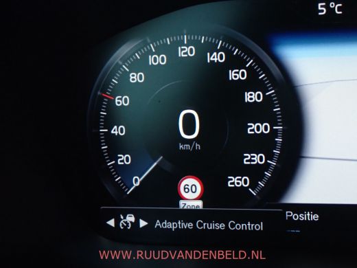 Volvo  V60 2.0 B3 ACC / SPORTLEER / TREKHAAK / PILOT-ASSIST / CAMERA / CARPLAY ActivLease financial lease