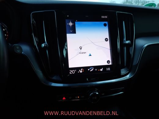 Volvo  V60 2.0 B3 ACC / SPORTLEER / TREKHAAK / PILOT-ASSIST / CAMERA / CARPLAY ActivLease financial lease