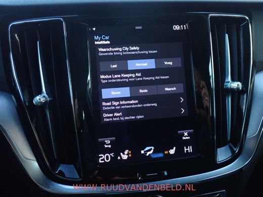 Volvo  V60 2.0 B3 ACC / SPORTLEER / TREKHAAK / PILOT-ASSIST / CAMERA / CARPLAY ActivLease financial lease