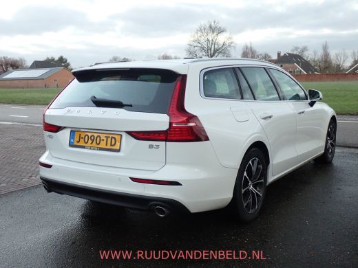 Volvo  V60 2.0 B3 ACC / SPORTLEER / TREKHAAK / PILOT-ASSIST / CAMERA / CARPLAY ActivLease financial lease