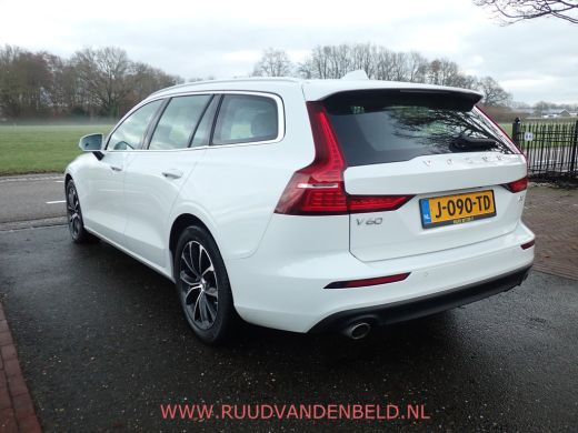 Volvo  V60 2.0 B3 ACC / SPORTLEER / TREKHAAK / PILOT-ASSIST / CAMERA / CARPLAY ActivLease financial lease