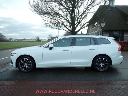 Volvo  V60 2.0 B3 ACC / SPORTLEER / TREKHAAK / PILOT-ASSIST / CAMERA / CARPLAY ActivLease financial lease