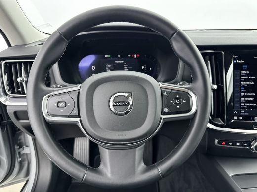 Volvo  V60 B3 Essential | 18" | Google | Carplay | Parkeercamera | Parkeersensoren V+A | LED | Climate Contr... ActivLease financial lease