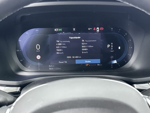 Volvo  V60 B3 Essential | 18" | Google | Carplay | Parkeercamera | Parkeersensoren V+A | LED | Climate Contr... ActivLease financial lease