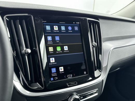 Volvo  V60 B3 Essential | 18" | Google | Carplay | Parkeercamera | Parkeersensoren V+A | LED | Climate Contr... ActivLease financial lease