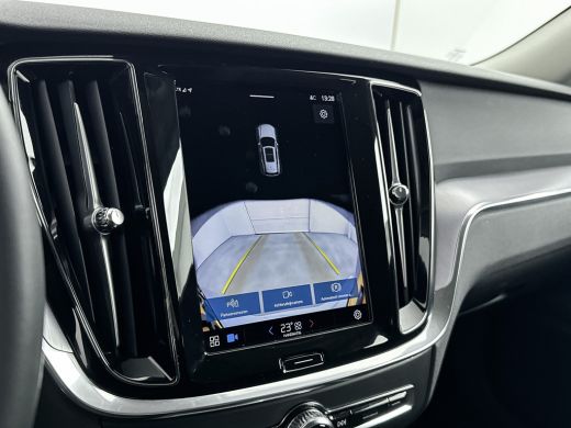 Volvo  V60 B3 Essential | 18" | Google | Carplay | Parkeercamera | Parkeersensoren V+A | LED | Climate Contr... ActivLease financial lease