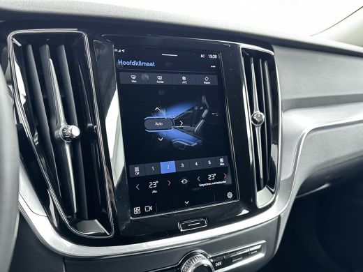 Volvo  V60 B3 Essential | 18" | Google | Carplay | Parkeercamera | Parkeersensoren V+A | LED | Climate Contr... ActivLease financial lease