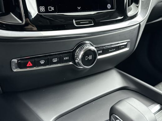 Volvo  V60 B3 Essential | 18" | Google | Carplay | Parkeercamera | Parkeersensoren V+A | LED | Climate Contr... ActivLease financial lease