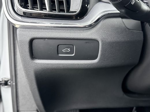 Volvo  V60 B3 Essential | 18" | Google | Carplay | Parkeercamera | Parkeersensoren V+A | LED | Climate Contr... ActivLease financial lease