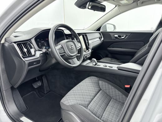 Volvo  V60 B3 Essential | 18" | Google | Carplay | Parkeercamera | Parkeersensoren V+A | LED | Climate Contr... ActivLease financial lease