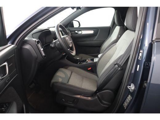 Volvo  XC40 2.0 B4 Plus Dark Trekhaak | BLIS | Camera | Harman Kardon | Adaptive Cruise ActivLease financial lease