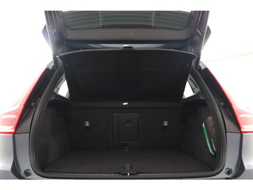 Volvo  XC40 2.0 B4 Plus Dark Trekhaak | BLIS | Camera | Harman Kardon | Adaptive Cruise ActivLease financial lease