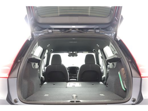 Volvo  XC40 2.0 B4 Plus Dark Trekhaak | BLIS | Camera | Harman Kardon | Adaptive Cruise ActivLease financial lease