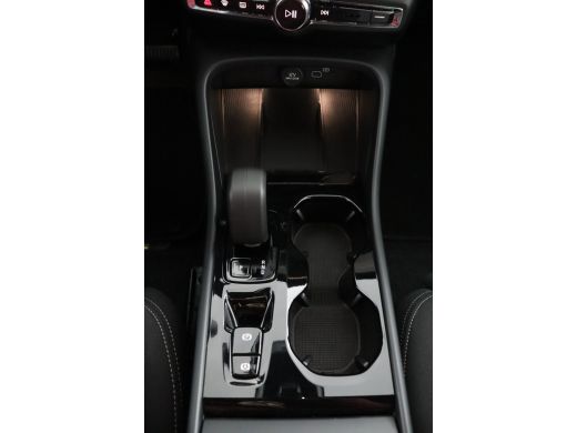 Volvo  XC40 2.0 B4 Plus Dark Trekhaak | BLIS | Camera | Harman Kardon | Adaptive Cruise ActivLease financial lease