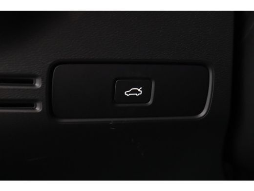 Volvo  XC40 2.0 B4 Plus Dark Trekhaak | BLIS | Camera | Harman Kardon | Adaptive Cruise ActivLease financial lease