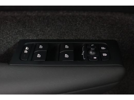 Volvo  XC40 2.0 B4 Plus Dark Trekhaak | BLIS | Camera | Harman Kardon | Adaptive Cruise ActivLease financial lease