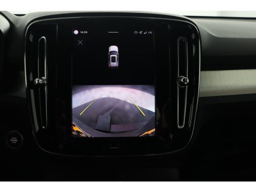 Volvo  XC40 2.0 B4 Plus Dark Trekhaak | BLIS | Camera | Harman Kardon | Adaptive Cruise ActivLease financial lease