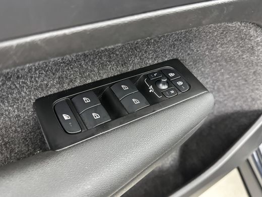 Volvo  XC40 T4 Recharge Inscription | 19" | Leder | Trekhaak | Parkeercamera | Adaptieve Cruise | Getint glas... ActivLease financial lease