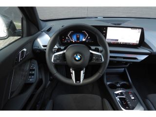 BMW 1 Serie 120 M Sport Automaat / Panoramadak / Sportstoelen / Achteruitrijcamera / M Adaptief onderstel / C...