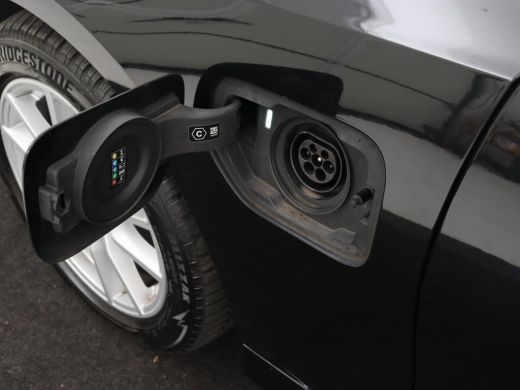 BMW 3 Serie 320e Business Edition Plus | Leder | Stoelverwarming | Live Cockpit | Carplay | Navigatie | Full ... ActivLease financial lease