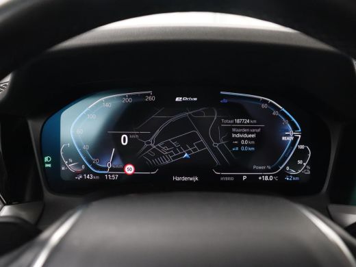 BMW 3 Serie 320e Business Edition Plus | Leder | Stoelverwarming | Live Cockpit | Carplay | Navigatie | Full ... ActivLease financial lease