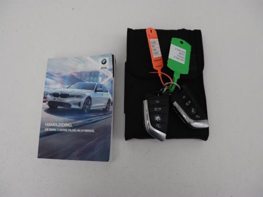 BMW 3 Serie 320e Business Edition Plus | Leder | Stoelverwarming | Live Cockpit | Carplay | Navigatie | Full ... ActivLease financial lease