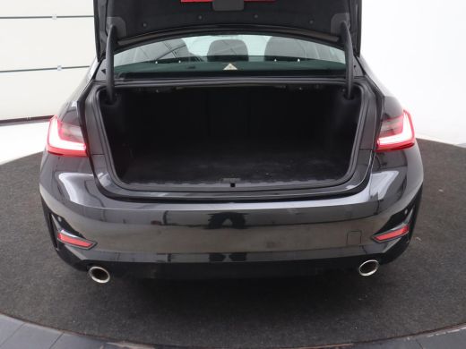 BMW 3 Serie 320e Business Edition Plus | Leder | Stoelverwarming | Live Cockpit | Carplay | Navigatie | Full ... ActivLease financial lease