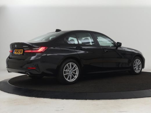 BMW 3 Serie 320e Business Edition Plus | Leder | Stoelverwarming | Live Cockpit | Carplay | Navigatie | Full ... ActivLease financial lease
