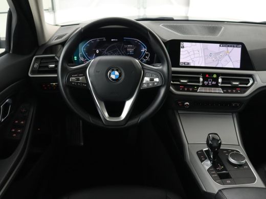 BMW 3 Serie 320e Business Edition Plus | Leder | Stoelverwarming | Live Cockpit | Carplay | Navigatie | Full ... ActivLease financial lease