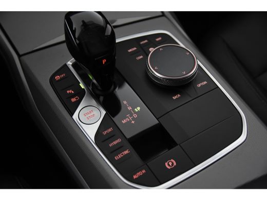 BMW 3 Serie 330e Touring *1ste Eigenaar*Leer*Navigatie* ActivLease financial lease