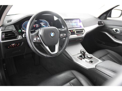 BMW 3 Serie 330e Touring *1ste Eigenaar*Leer*Navigatie* ActivLease financial lease