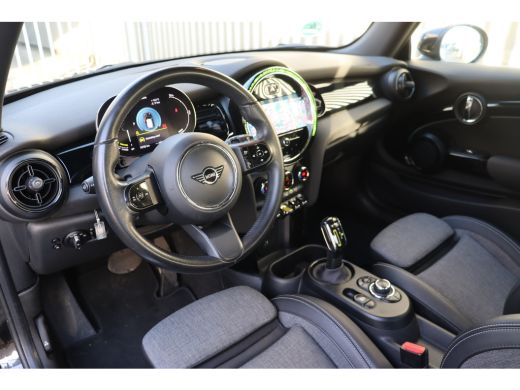 Mini Electric Classic / Sportstoelen / LED / PDC / Airconditioning / Cruise Control / Navigatie ActivLease financial lease