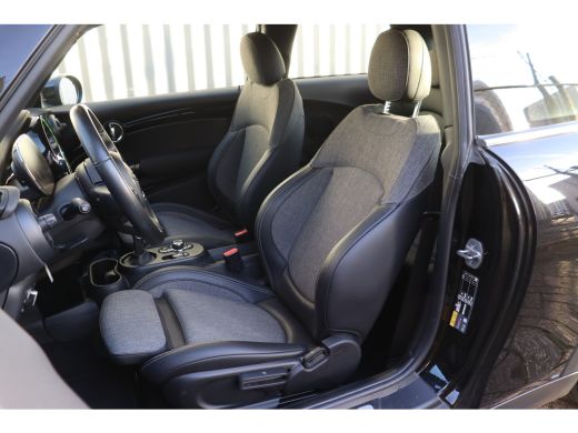 Mini Electric Classic / Sportstoelen / LED / PDC / Airconditioning / Cruise Control / Navigatie ActivLease financial lease