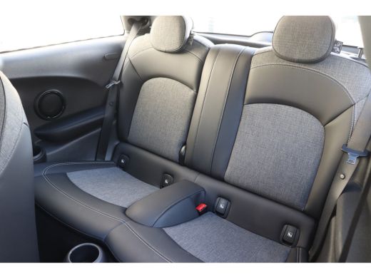 Mini Electric Classic / Sportstoelen / LED / PDC / Airconditioning / Cruise Control / Navigatie ActivLease financial lease