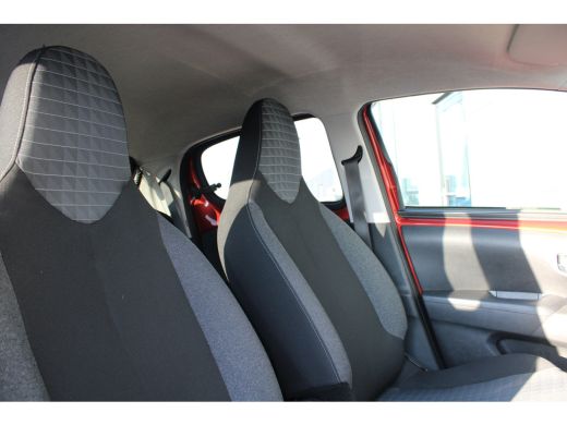 Peugeot 108 1.0 e-VTi Allure | Navi by app | Camera | Climate control | LED | Mistlampen | 21.500km | ActivLease financial lease