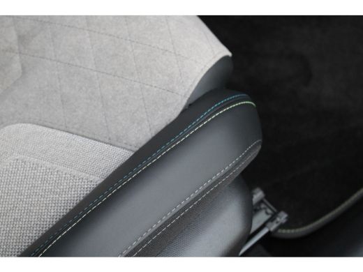 Peugeot 208 1.2 PureTech GT Pack | Automaat | 130pk | Navigatie | Camera | Panoramadak | Stoelverwarming | Fu... ActivLease financial lease