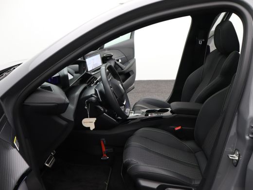 Peugeot 208 Hybrid 100 e-DCS6 GT | Achterbank in delen neerklapbaar | Achterruitverwarming | Achterspoiler ActivLease financial lease