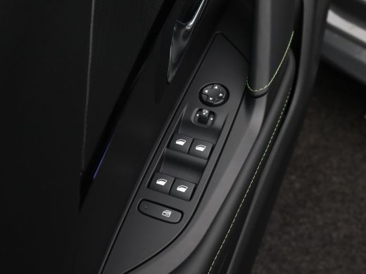 Peugeot 208 Hybrid 100 e-DCS6 GT | Achterbank in delen neerklapbaar | Achterruitverwarming | Achterspoiler ActivLease financial lease