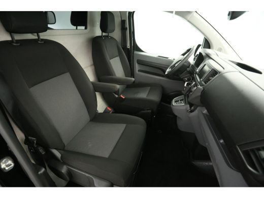 Peugeot e-Expert L2H1 75 kWh | SOH 93% | Snelladen | Airco | Cruise | 3-Zits | Camera | Trekh. | Carplay | Parkeer... ActivLease financial lease