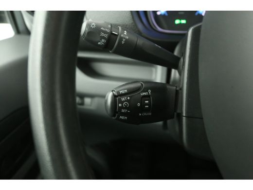 Peugeot e-Expert L2H1 75 kWh | SOH 93% | Snelladen | Airco | Cruise | 3-Zits | Camera | Trekh. | Carplay | Parkeer... ActivLease financial lease