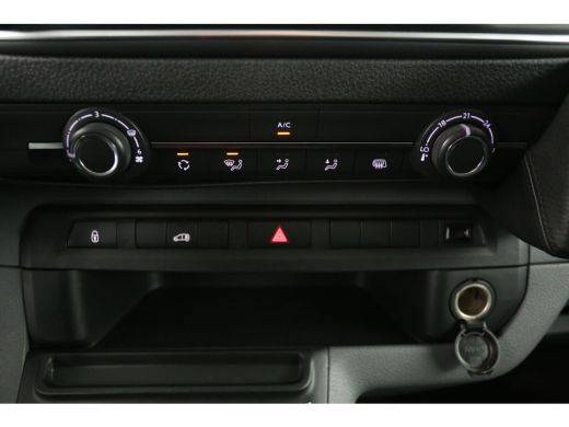 Peugeot e-Expert L2H1 75 kWh | SOH 93% | Snelladen | Airco | Cruise | 3-Zits | Camera | Trekh. | Carplay | Parkeer... ActivLease financial lease